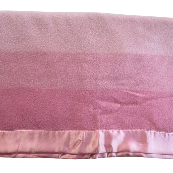 Vintage St. Marys Twin Wool Blanket Pink Hombre with Satin Trim 68" X 91" - Picture 11 of 11